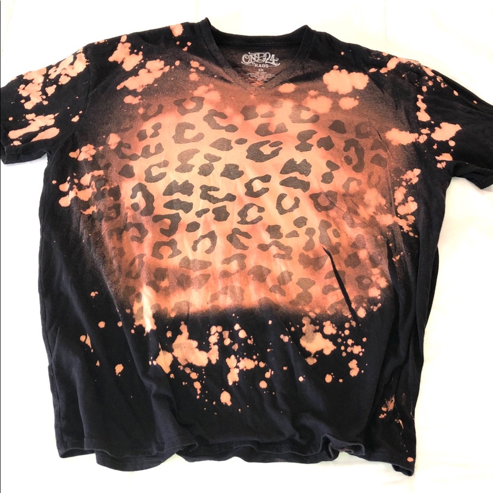 Leopard Bleached V-Neck Tee